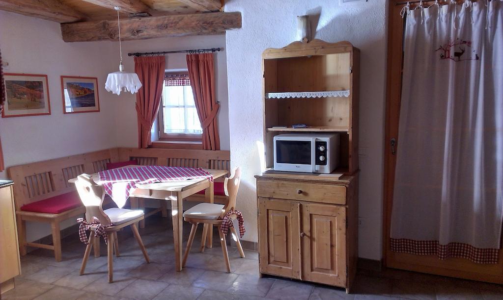 Maso Franceschella Bed & Breakfast Carano  Rom bilde